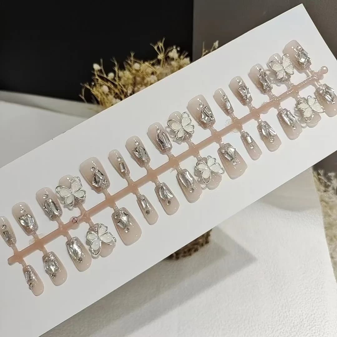 Noktice na lijepljenje s dizajnom žadnog leptira, kratki i srednji coffin oblik