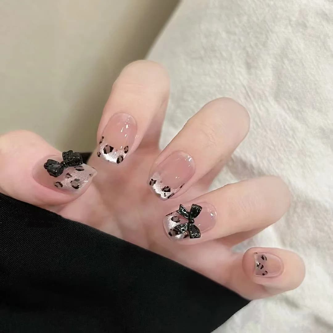 Naljepnice za nokte s leopard uzorkom i leptirom, kratki coffin oblik, 10 komada