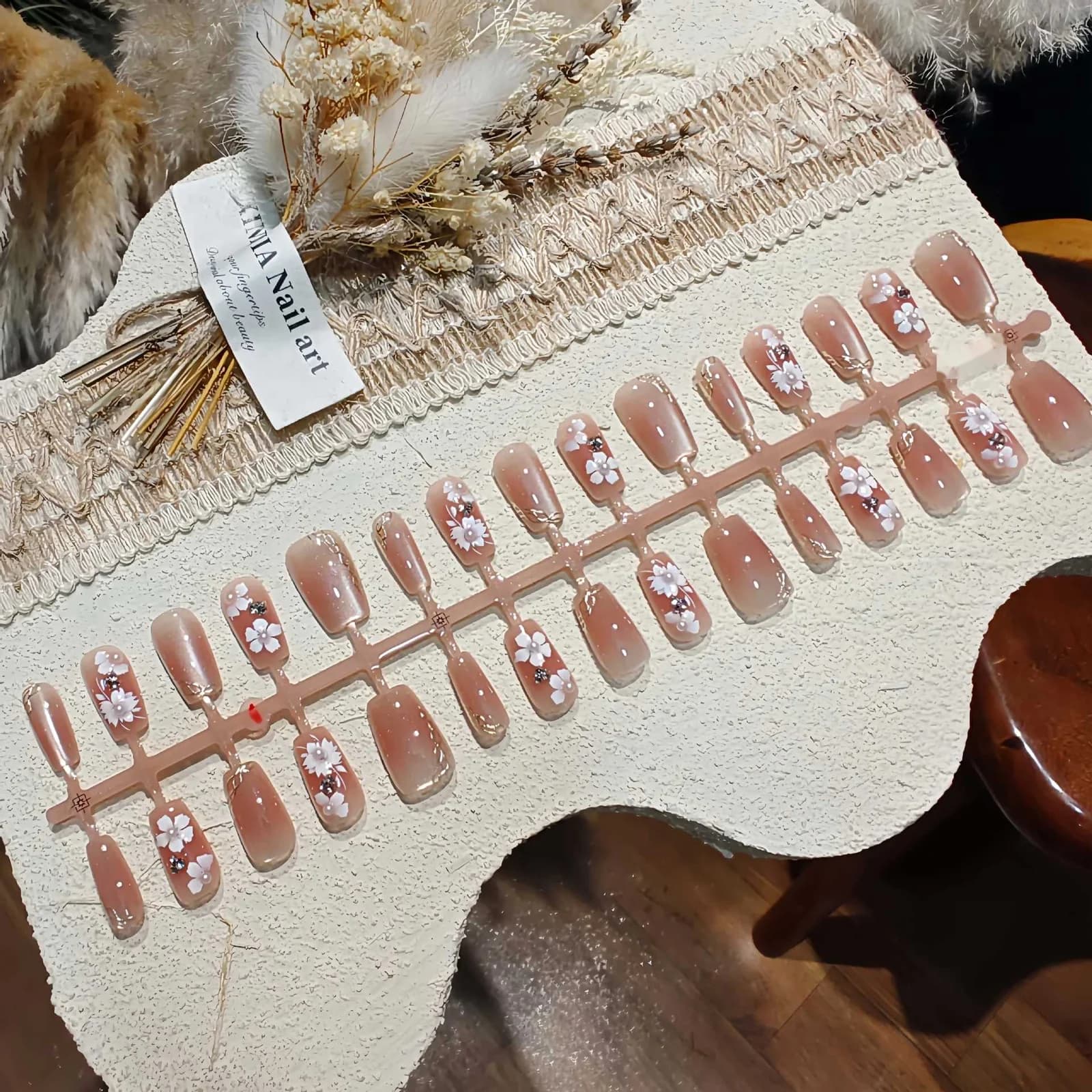 Cvjetne mačje oči priključni nokti s biserima