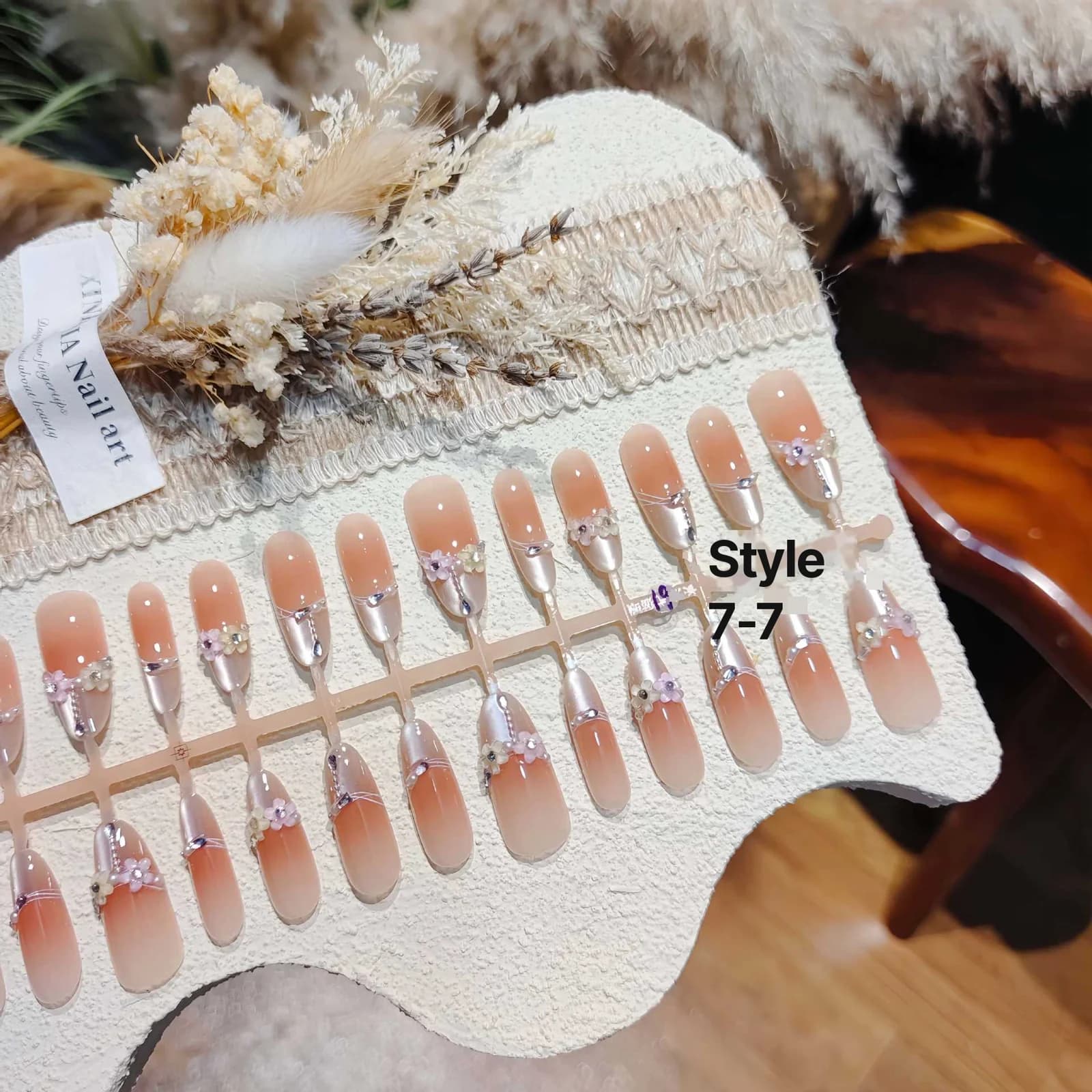 Cvjetni cat eye press-on nokti, dugi šiljasti oblik s kristalima