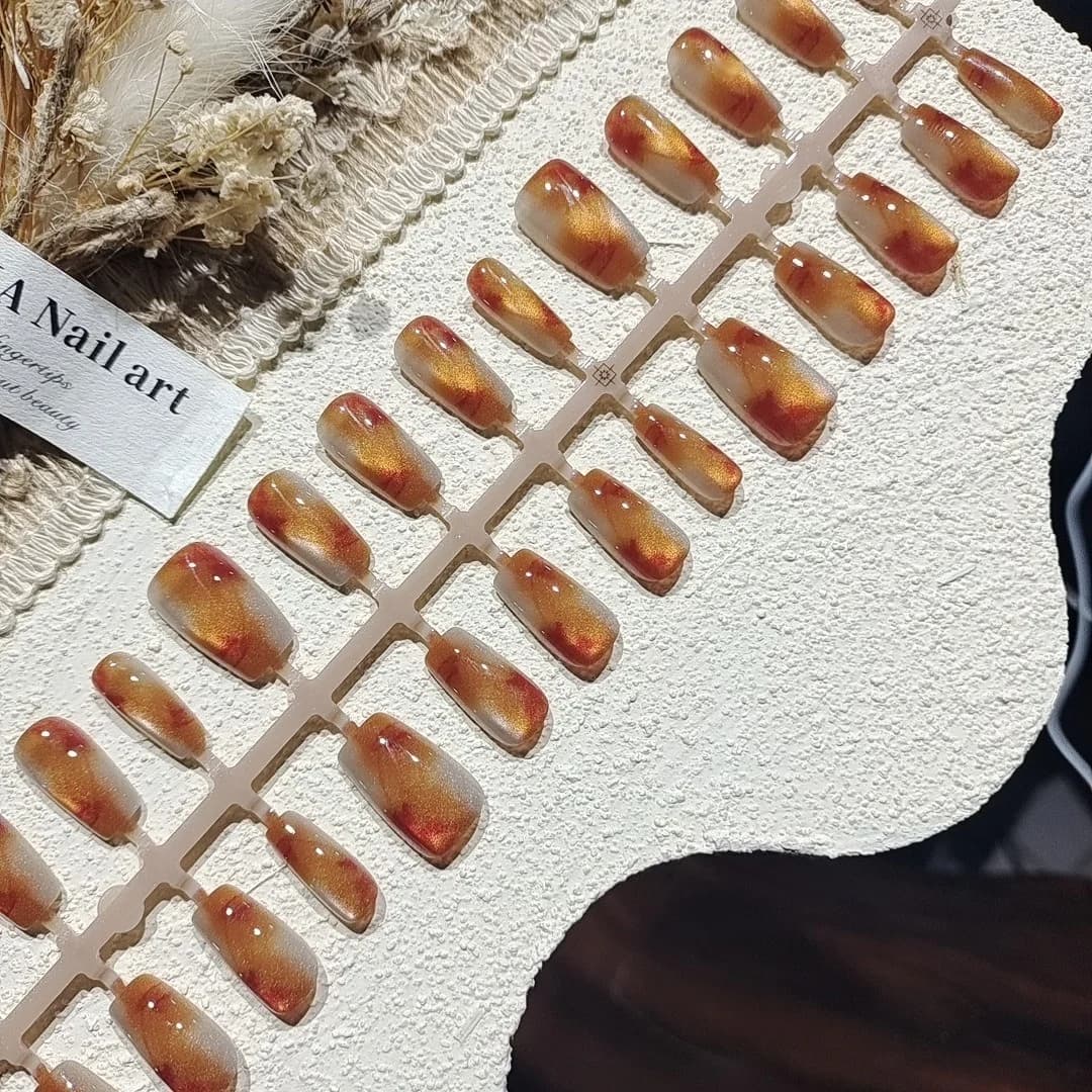 Jantaraste noktice na lijepljenje 'mačkino oko', kratki coffin ili ballerina oblik