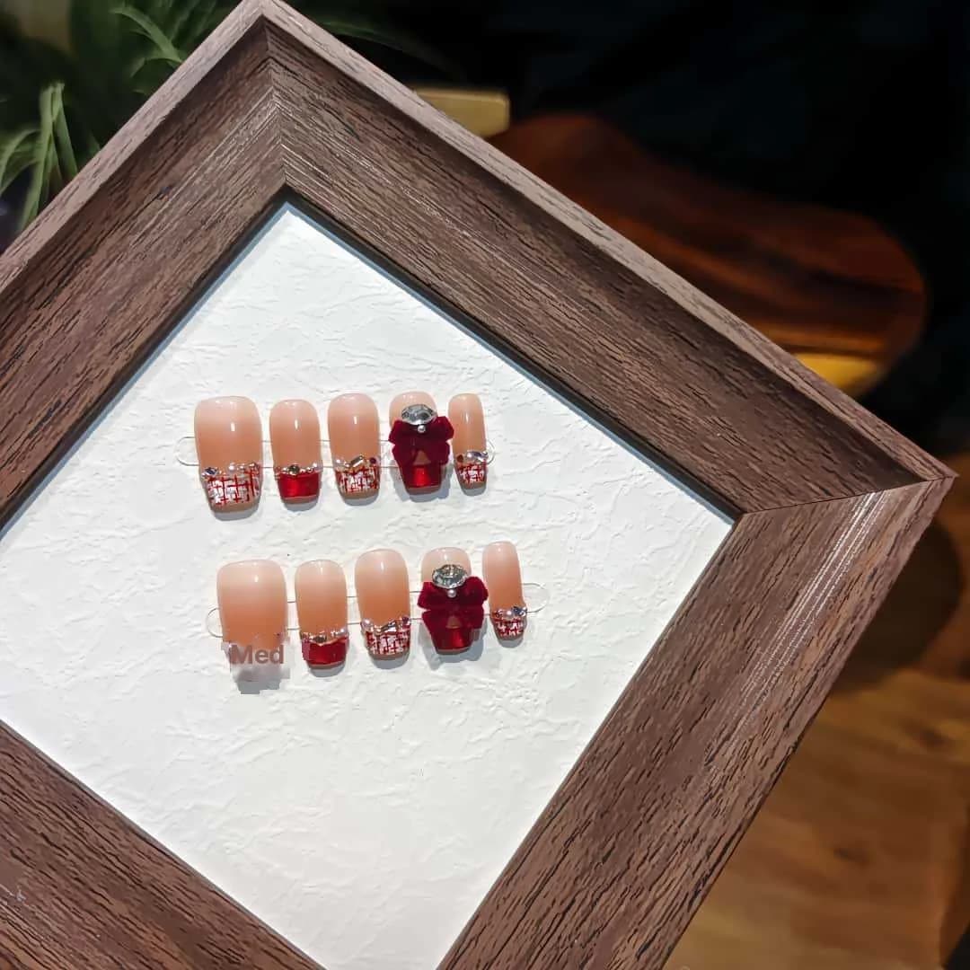 Noktice na lijepljenje kratke coffin crveni baršun s mašnom, 30 komada