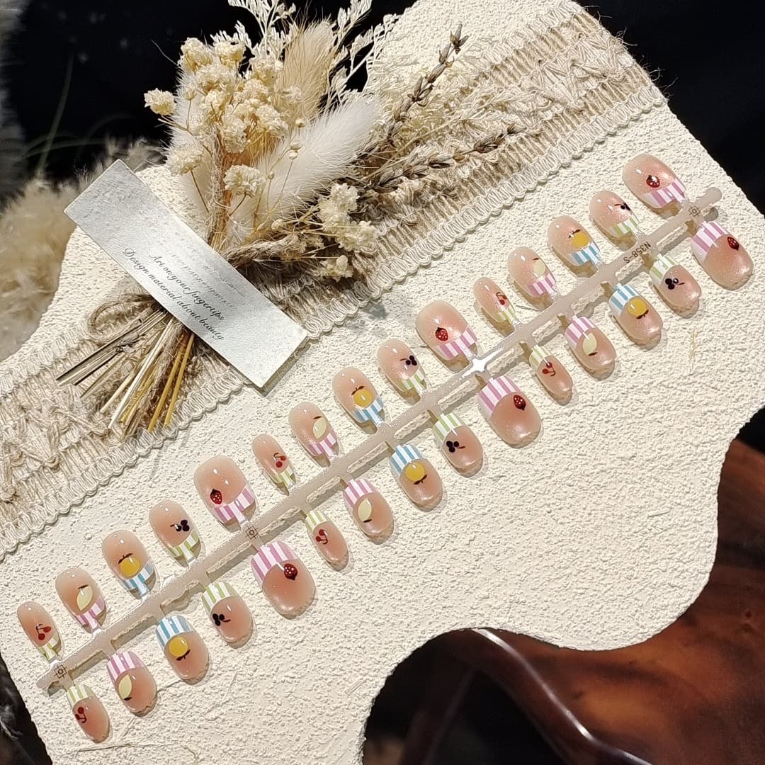 Kratke balerina umjetne nokte mačje oko, candy stil s kristalima